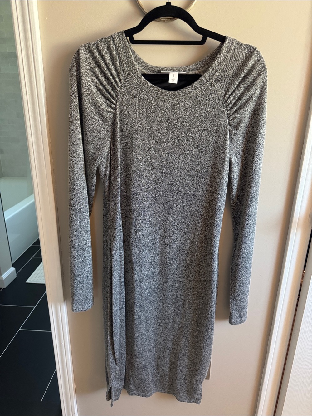 Motherhood Maternity Gray Long-Sleeve Ruched-Shoulder Midi Dress
